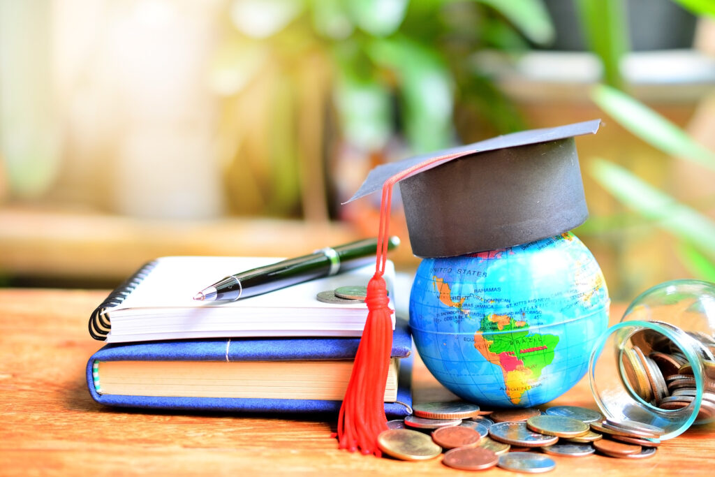 8 Amazing Scholarships for Undergraduate Studies in the UK